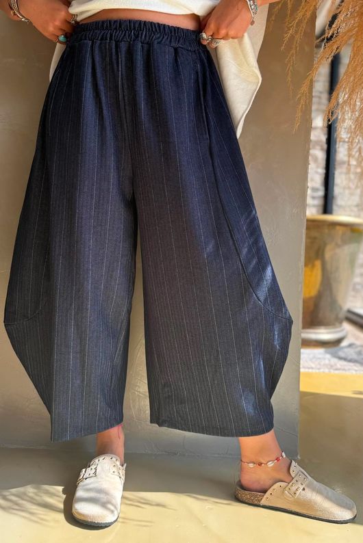 Kingsley Herringbone Scuba 7/8 Barrel Pant Navy