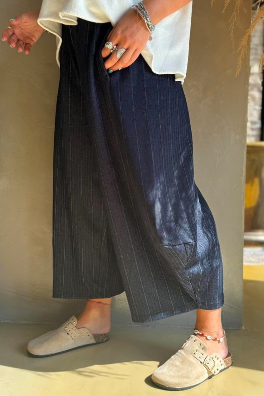 Kingsley Herringbone Scuba 7/8 Barrel Pant Navy