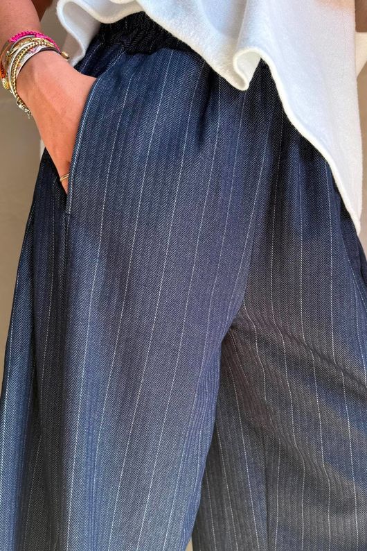 Kingsley Herringbone Scuba 7/8 Barrel Pant Navy