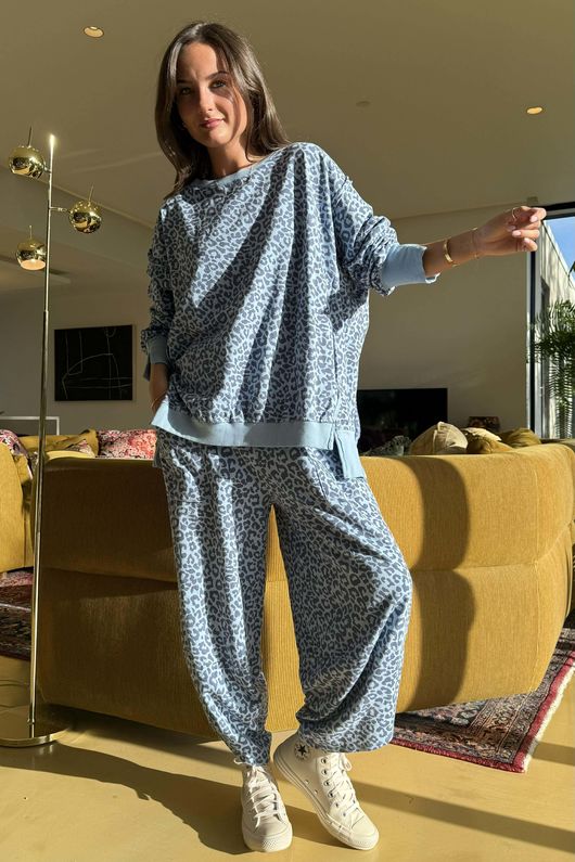 Lagen Leopard Chill Sweatshirt Baby Blue & Denim