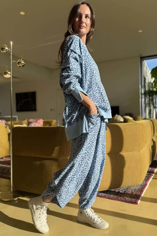 Lagen Leopard Chill Sweatshirt Baby Blue & Denim