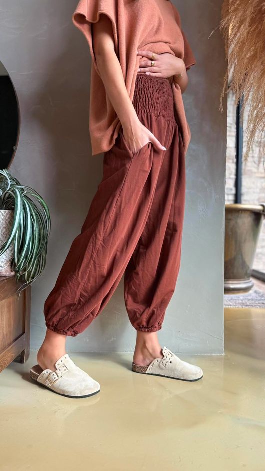 Lock Shirring Pleat Cuff Pant Rust