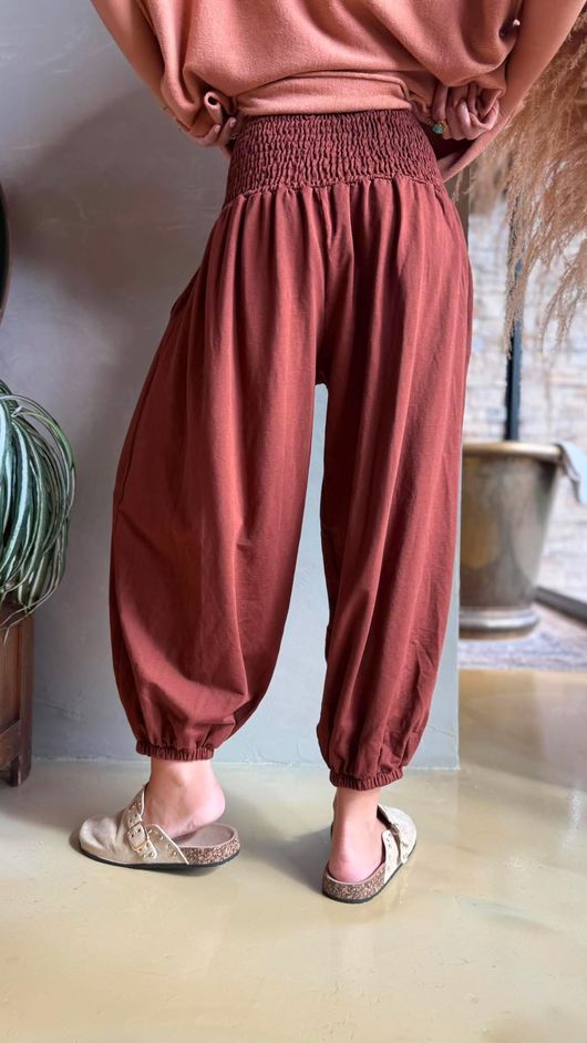 Lock Shirring Pleat Cuff Pant Rust