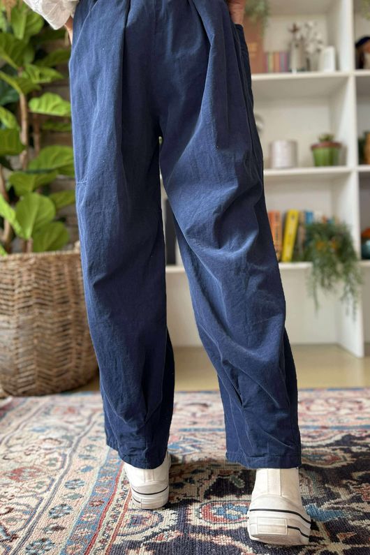 Made in Italy Baby Cord Dart Barrel Pant Navy /10 =
