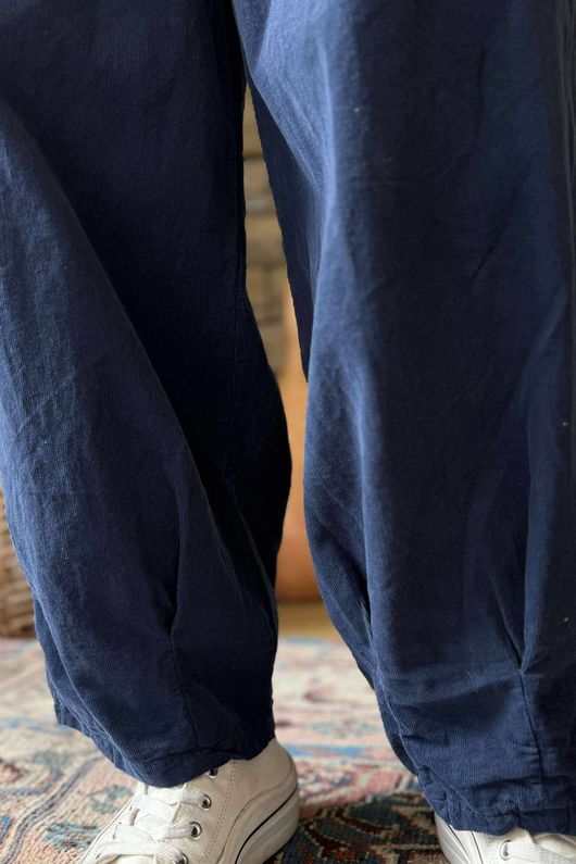 Made in Italy Baby Cord Dart Barrel Pant Navy /10 =