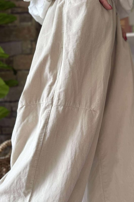Made in Italy Baby Cord Dart Barrel Pant Stone /15 =