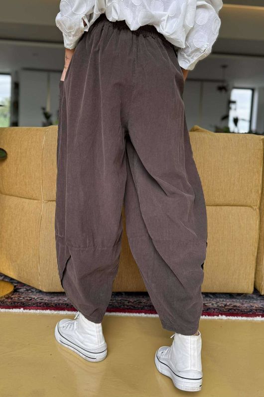 Made in Italy Bateau Needlecord Shelby Cocoon Pant Chocolate -