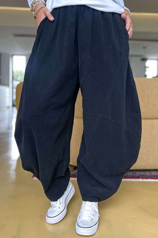 Made in Italy Cooper Needlecord Classic Barrel Leg Pant Black -