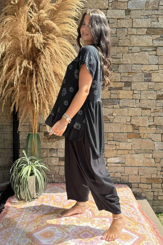 Made in Italy Daisy Frill Top Black 20 =