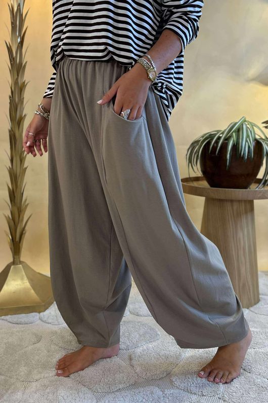 Made in Italy Edit Pleat Barrel Leg Pant Mocha