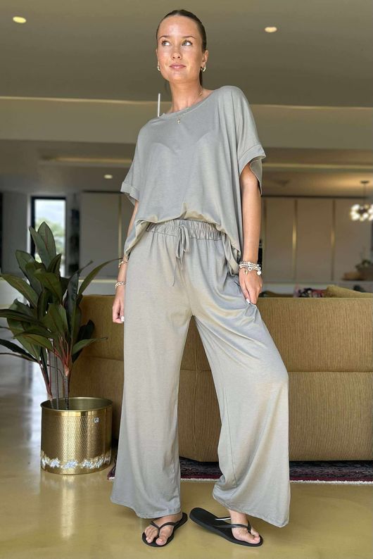 Made in Italy Essential Wide Leg Pant Latte /5 ** 