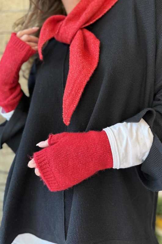 Nora Triangle Knit Scarf Rouge