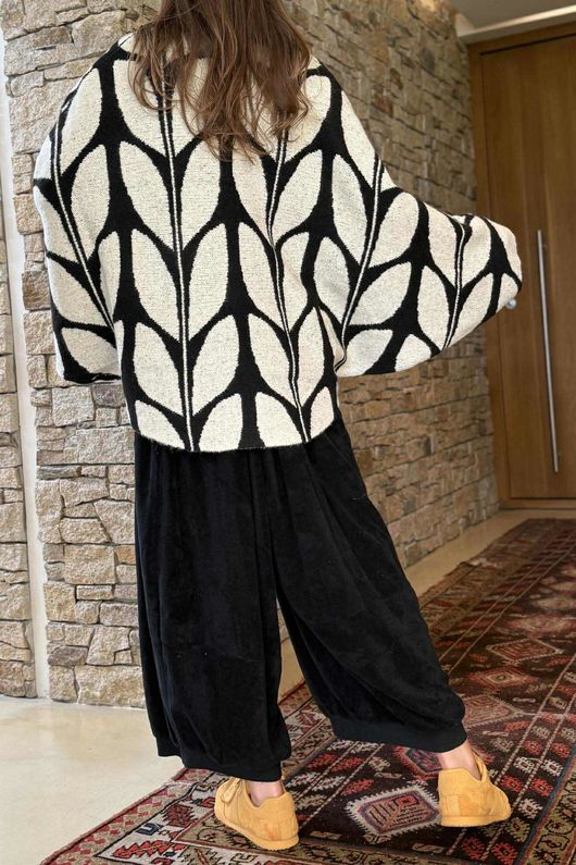 Oslo Orla Batwing Slouch Knit Black And Ecru