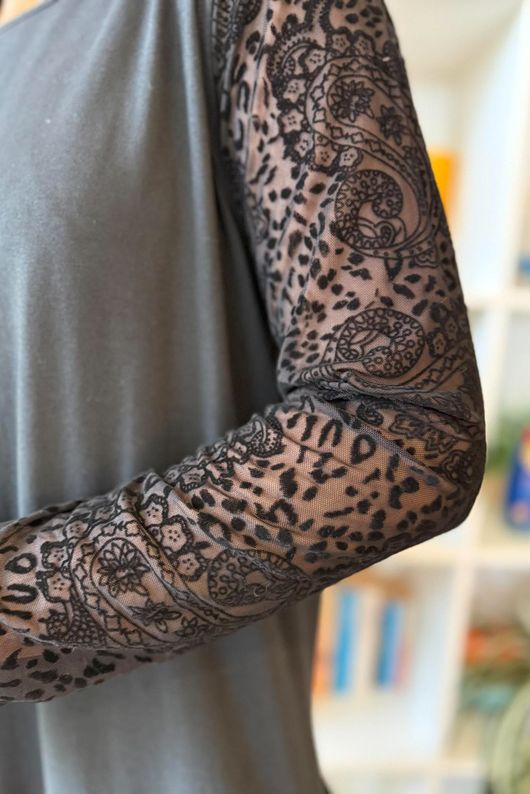 Paisley Park Flock Body Skim Top Black