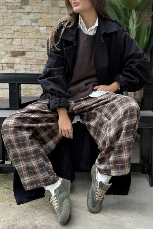 Patrick Plaid Brushed Cotton Barrel Pant Chocolate /100 pre order 2 weeks 