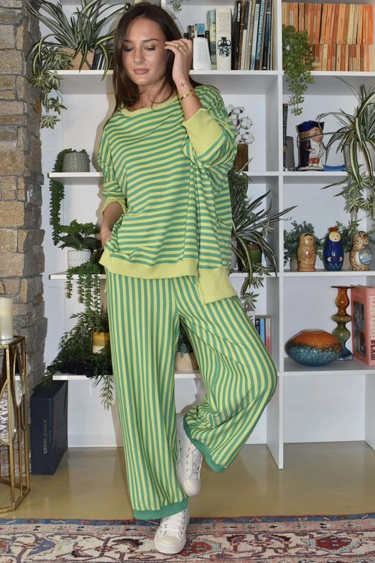 Sunday Morning Chill Sweatshirt Lime & Emerald -