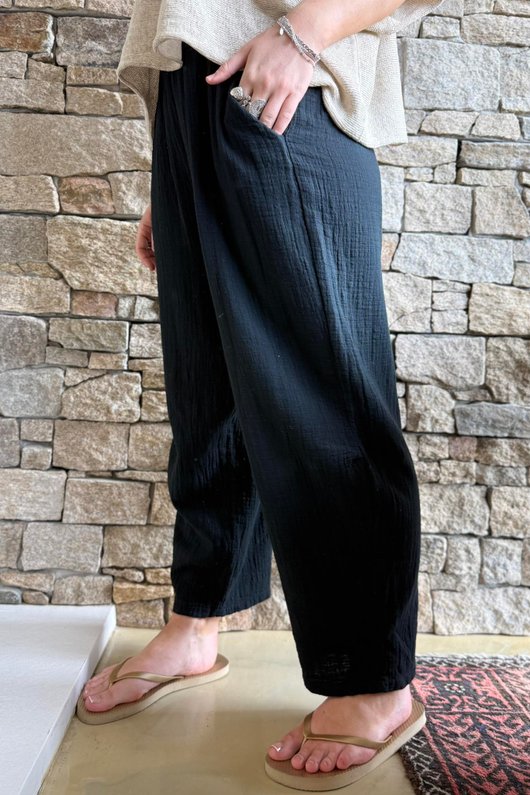 Suri Cushion Cotton Barrel Pant Black