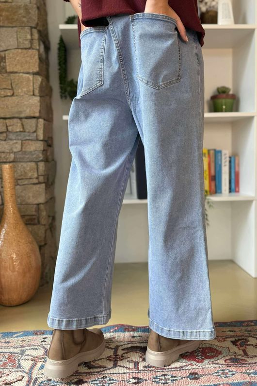 The Madison Kick Flare Jean Light 