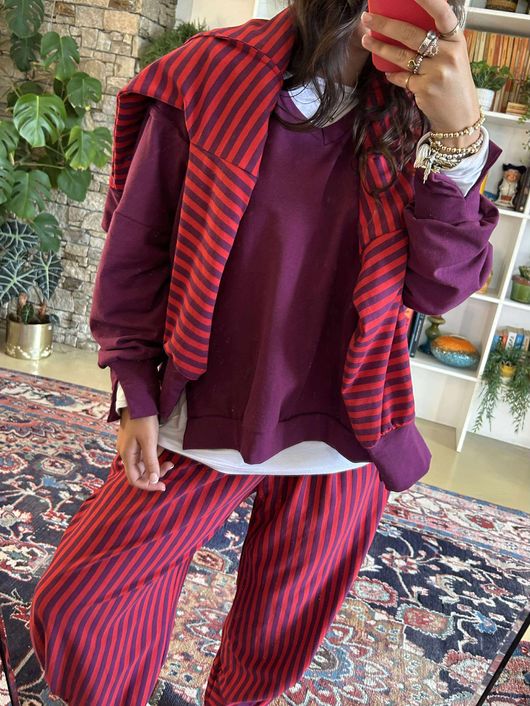 The Sunday Morning V Slouch Sweatshirt Aubergine