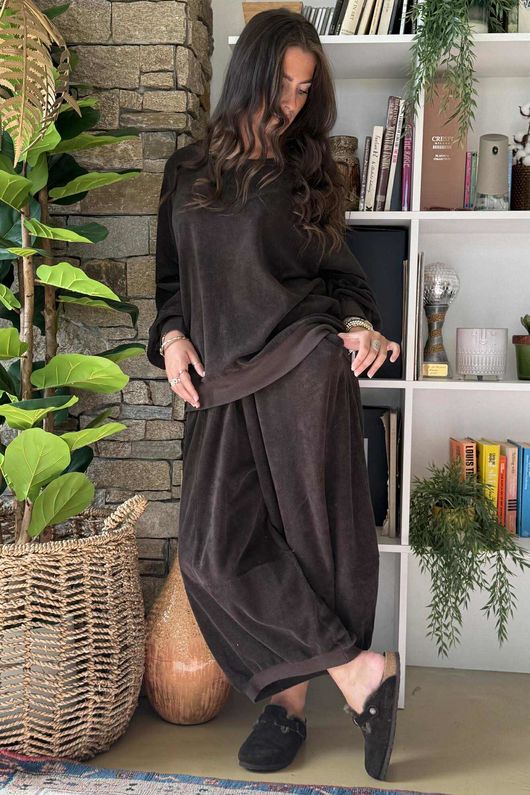 The Terry B Classic Sweatshirt Coffee Bean