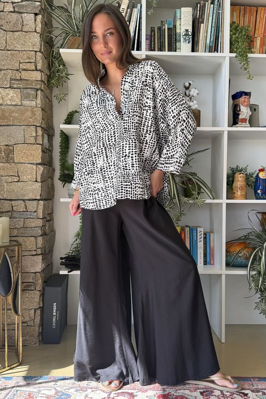 Vince Pebble Spot Batwing Nero Blouse Black