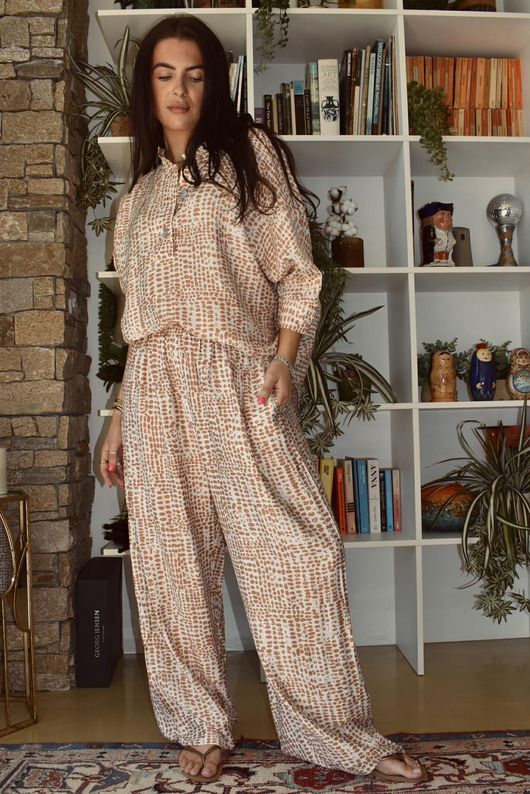 Vince Pebble Spot Batwing Nero Blouse Desert