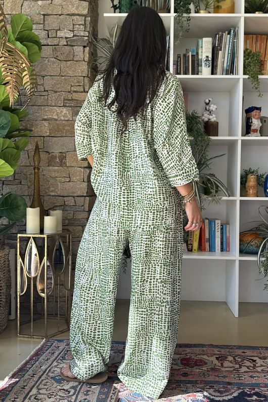 Vince Pebble Spot Batwing Nero Blouse Rio Green