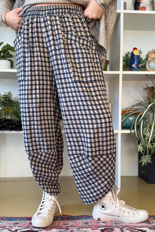 Vivienne Plaid Shelby Barrel Pant Navy & Oat