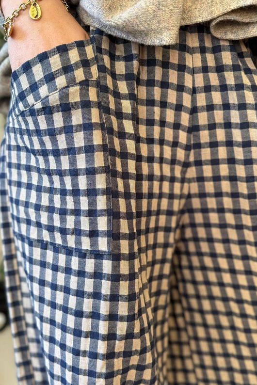 Vivienne Plaid Shelby Barrel Pant Navy & Oat